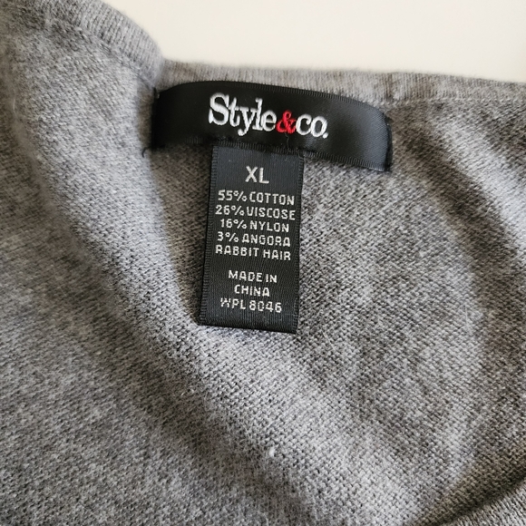 3 Sweaters XL - Picture 5 of 15
